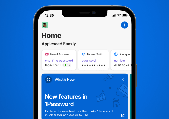 맨 위에 고정된 항목과 함께 1Password 홈 화면이 표시되어 있는 확대된 iPhone, “이메일 계정,” “집 WiFi” 및 “여권”이 포함되어 있고, “1Password의 새로운 기능” 배너가 그 아래에 표시됨.