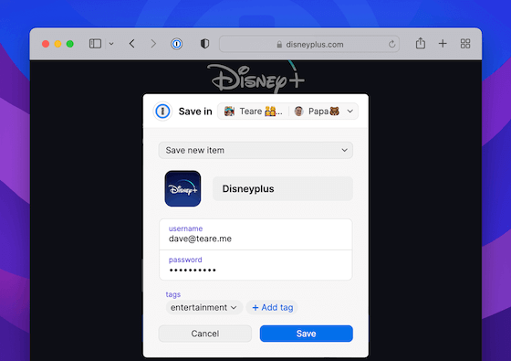 disneyplus.com이 열려 있는 Safari 창, Disney Plus 로그인 정보를 1Password에 저장하기 위해 1Password 확장 프로그램이 열려 있음.